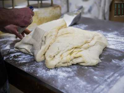 ...mentre d� forma alla massa...